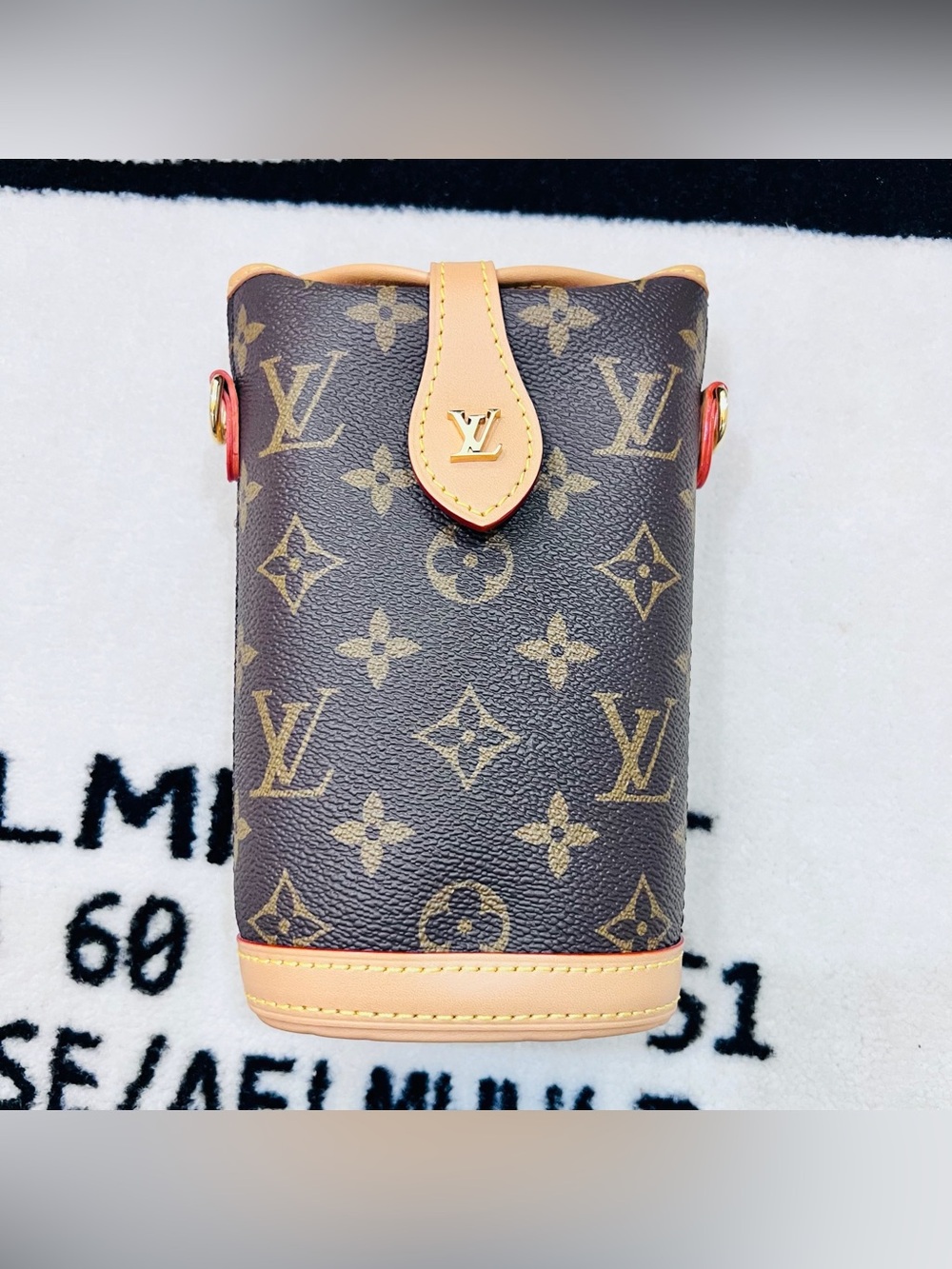 Louis Vuitton fold me pouch - Picture 2 of 16
